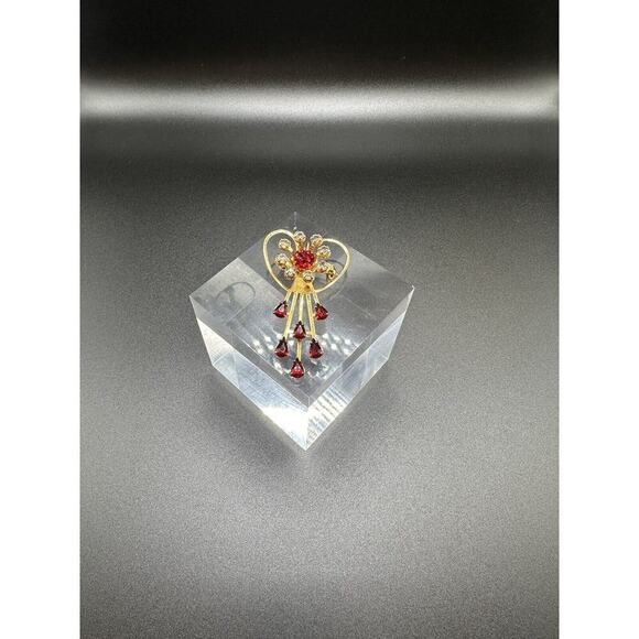 Vintage Unmarked Gold Tone Red and White Rhinestone Metal Heart Brooch - Picture 1 of 8